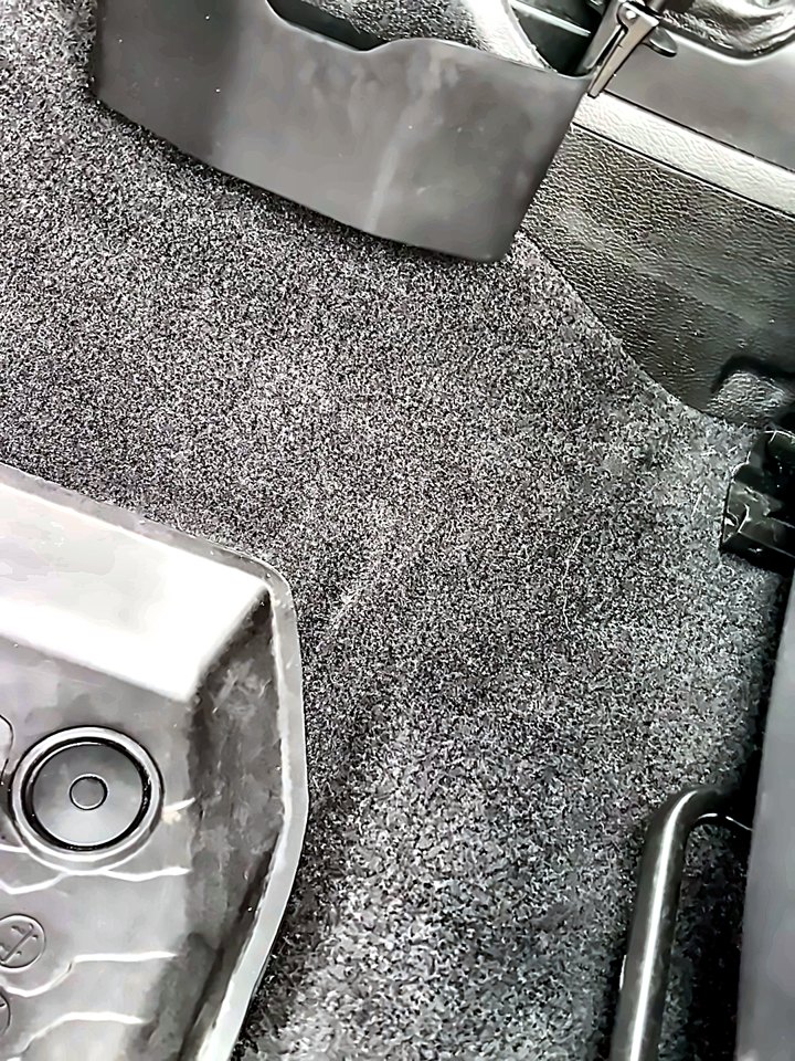 The same Jeep Gladiator Rubicon floor, clean, after an interior detail.